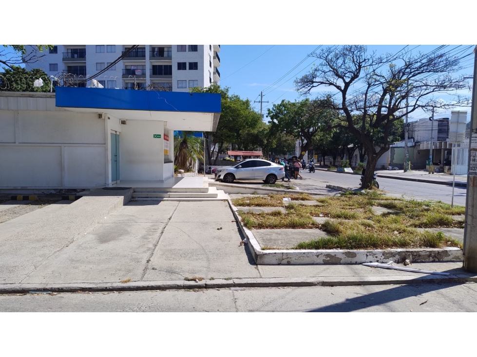 SE VENDE O ARRIENDA CASA COMERCIAL EN LA AVENIDA DEL LIBERTADOR — foto 3
