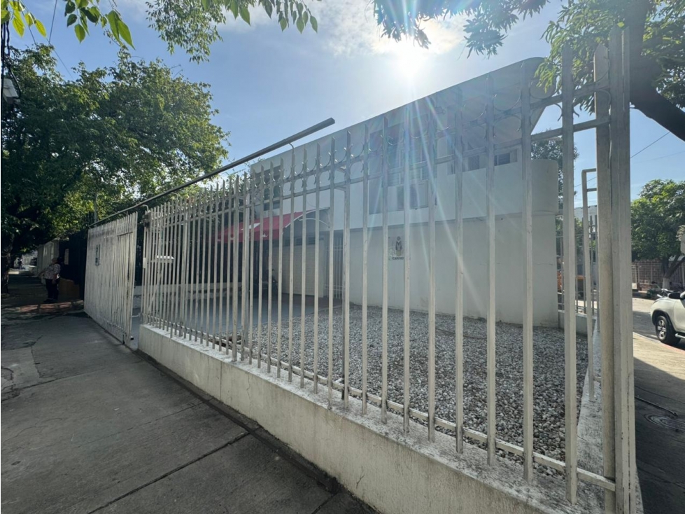 SE ARRIENDA CASA DE ESQUINA PARA USO COMERCIAL, SECTOR CENTRAL