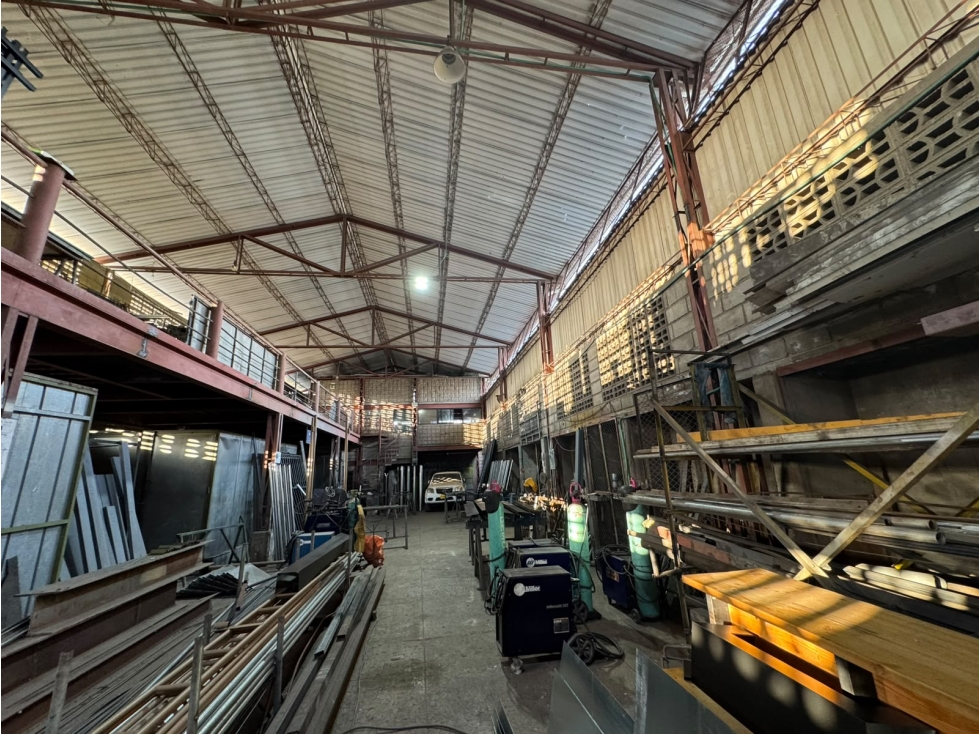 SE ARRIENDA BODEGA CON MEZANINE EN EL SECTOR DE PESCAÍTO - 2