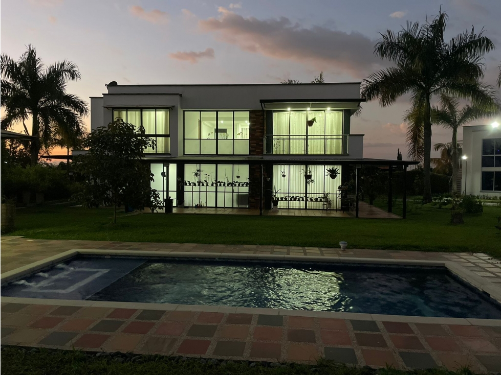 SE VENDE COMFORTABLE CASA CAMPESTRE 200mtrs2 vía al Caimo