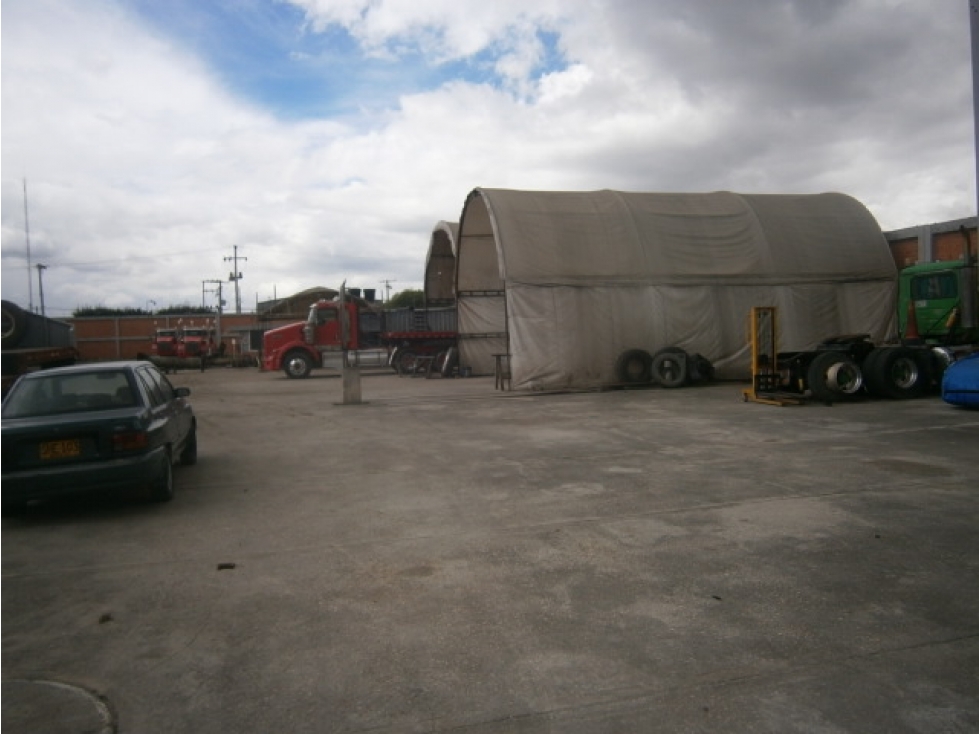 INTERESANTE LOTE CON USO INDUSTRIAL EN MOSQUERA - 5