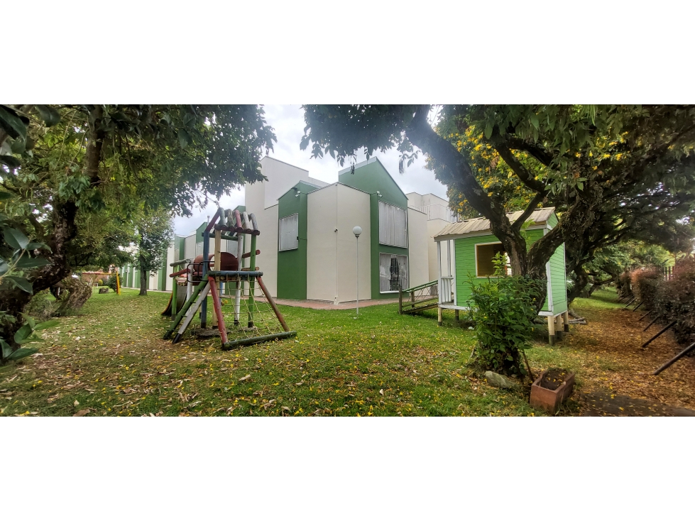 vendo casa villa del prado con junto cerrado