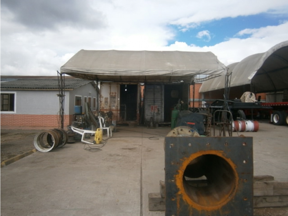 INTERESANTE LOTE CON USO INDUSTRIAL EN MOSQUERA - 4