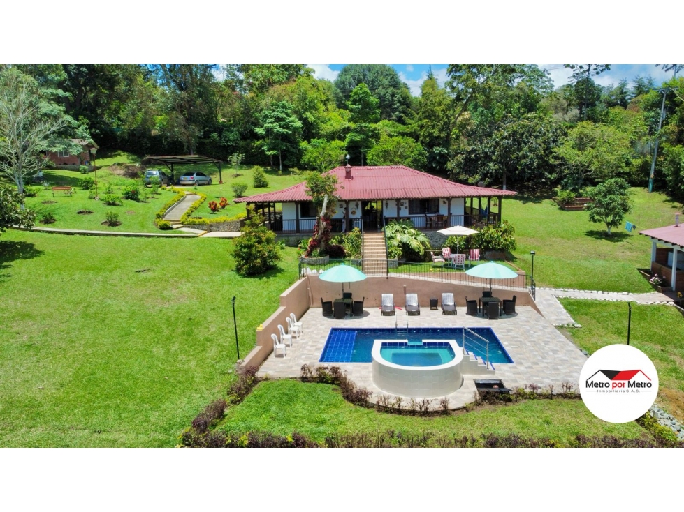 Venta de Moderna Finca en Parcelación Monterrico