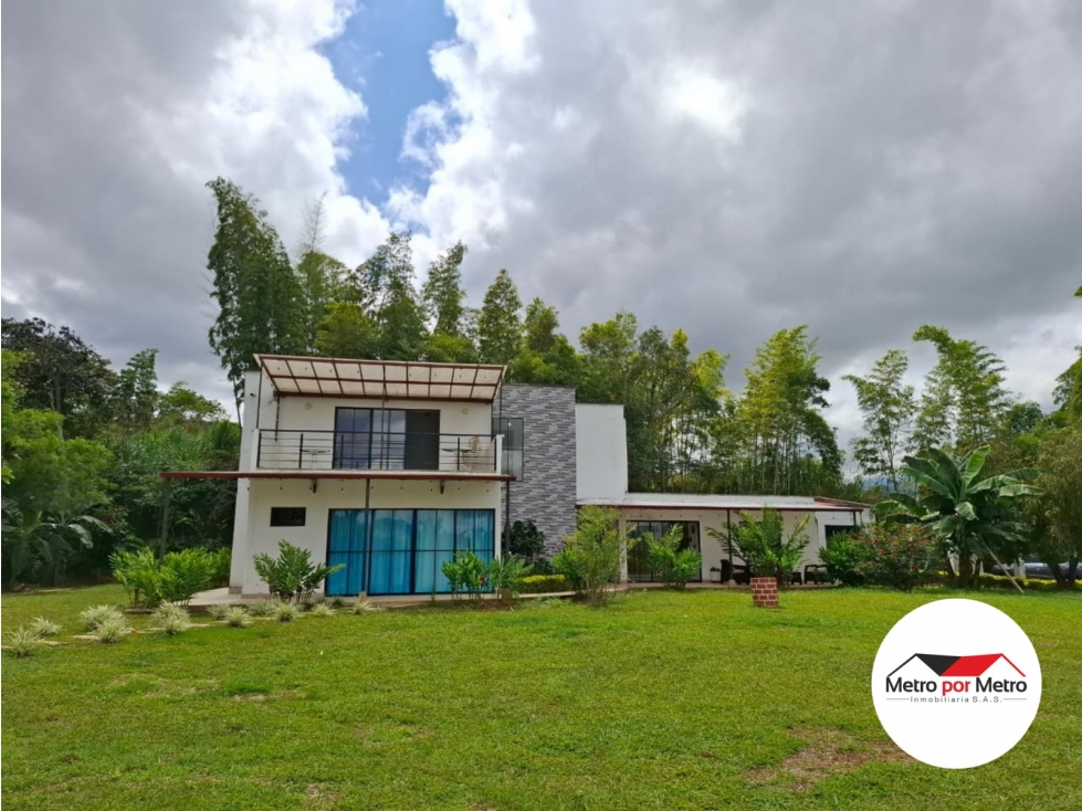 Venta de Moderna Finca en Parcelación Santa Clara
