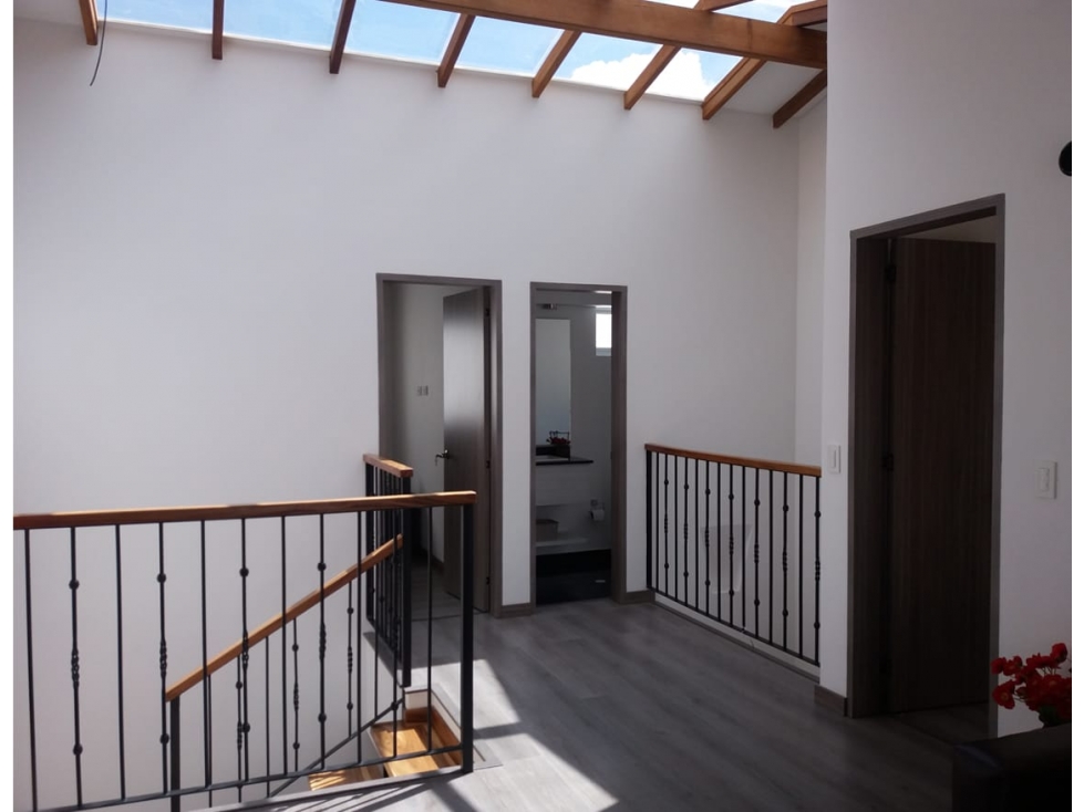 Se vende Casa Esquinera de 2 niveles, Sector Viva la Ceja — foto 5