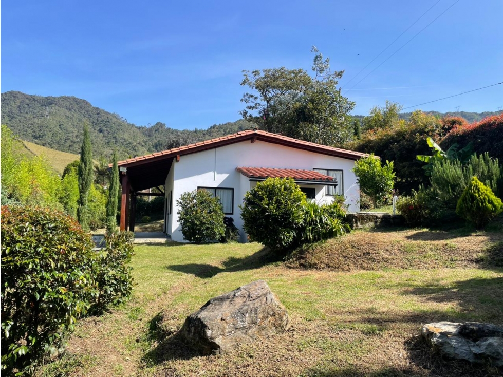 Casa Campestre en Venta en El Carmen de Viboral , Vereda la chapa
