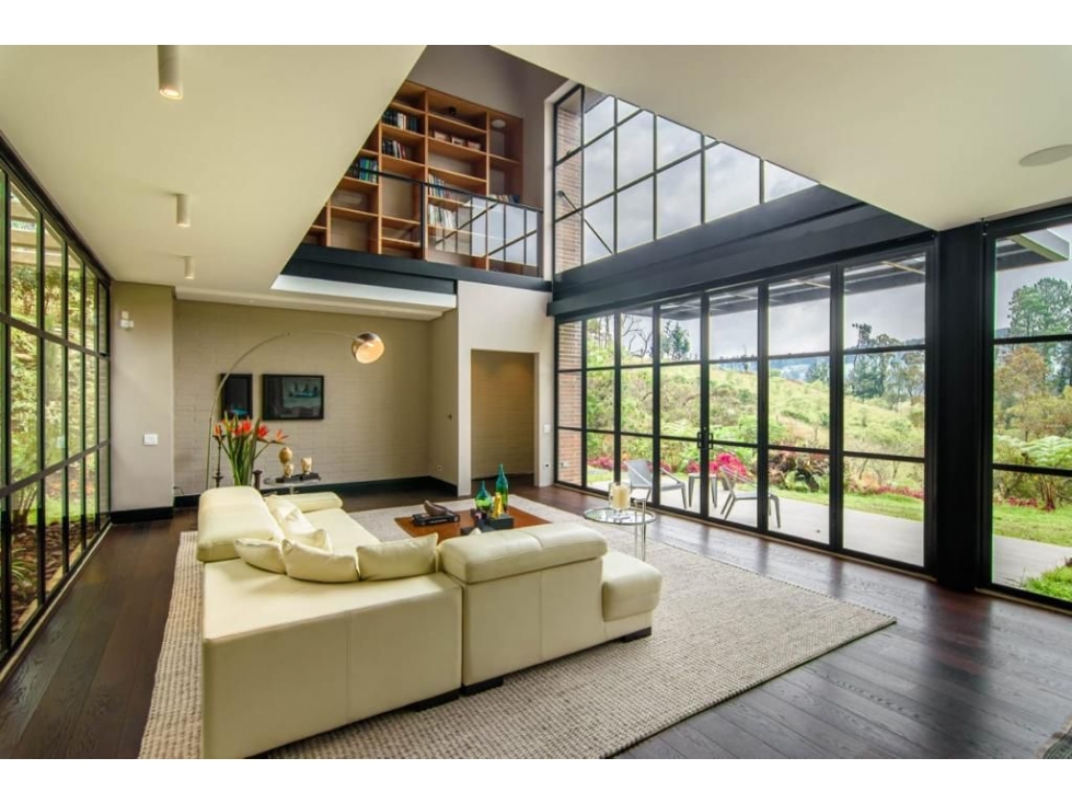Casa en venta en Envigado, sector El Alto de Las Palmas