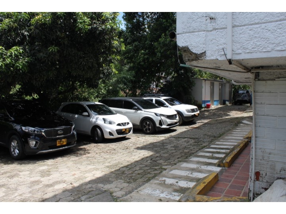 Lote en Venta y Arriendo en Avenida Del Poblado