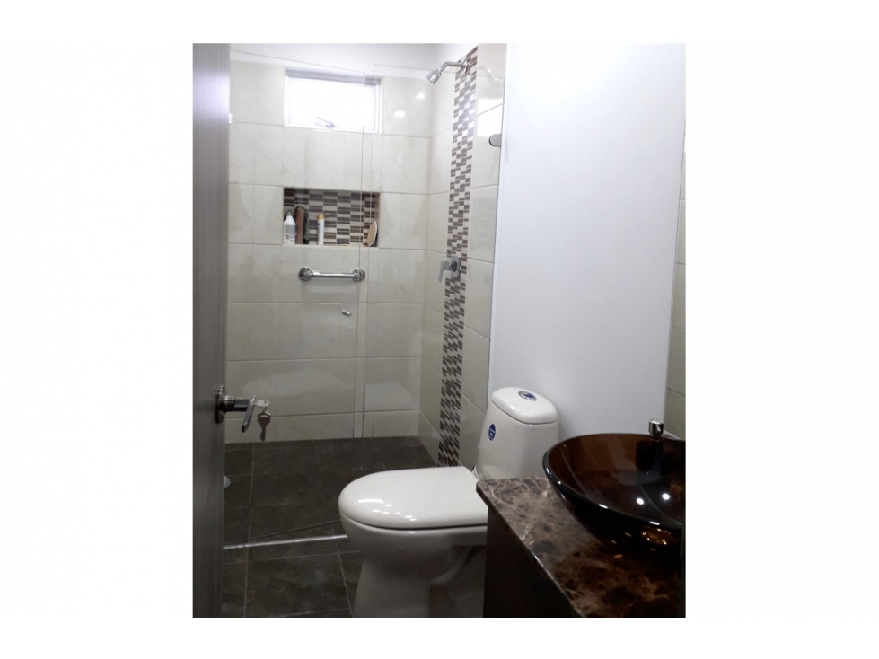 Se vende Casa Esquinera de 2 niveles, Sector Viva la Ceja — foto 4