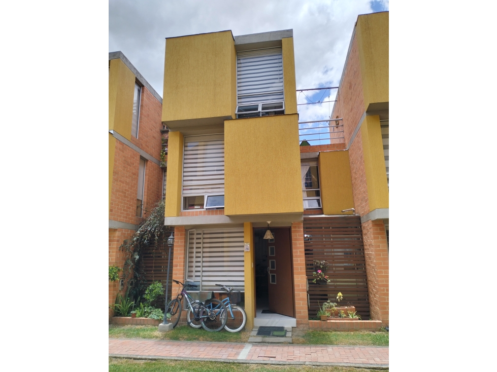 CONDOMINIO ILLIMANI CALLE 18 No. 1-64 CASA 26