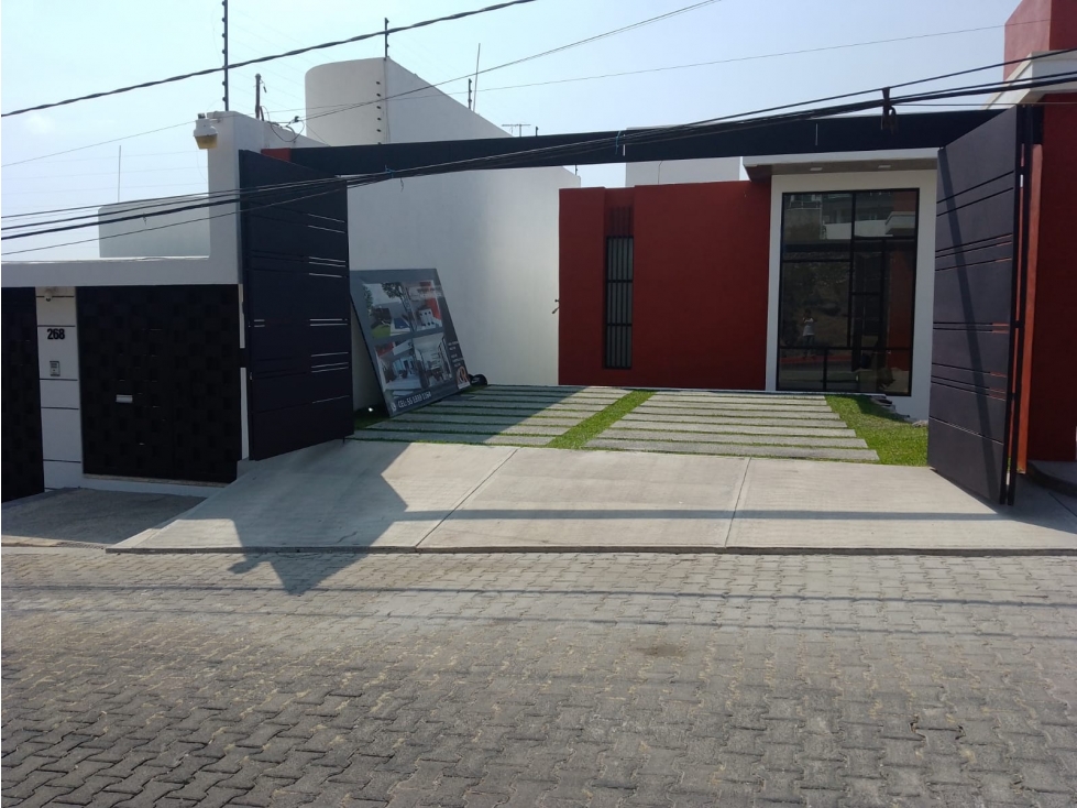 En venta casa con 4 recámaras y alberca climatizada en Burgos - 2