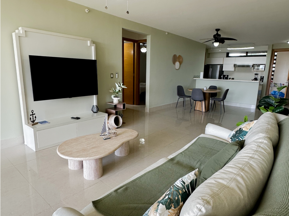VENTA DE APARTAMENTO DE PLAYA AMOBLADO EN CASAMAR, PH PERLAMAR (26P)