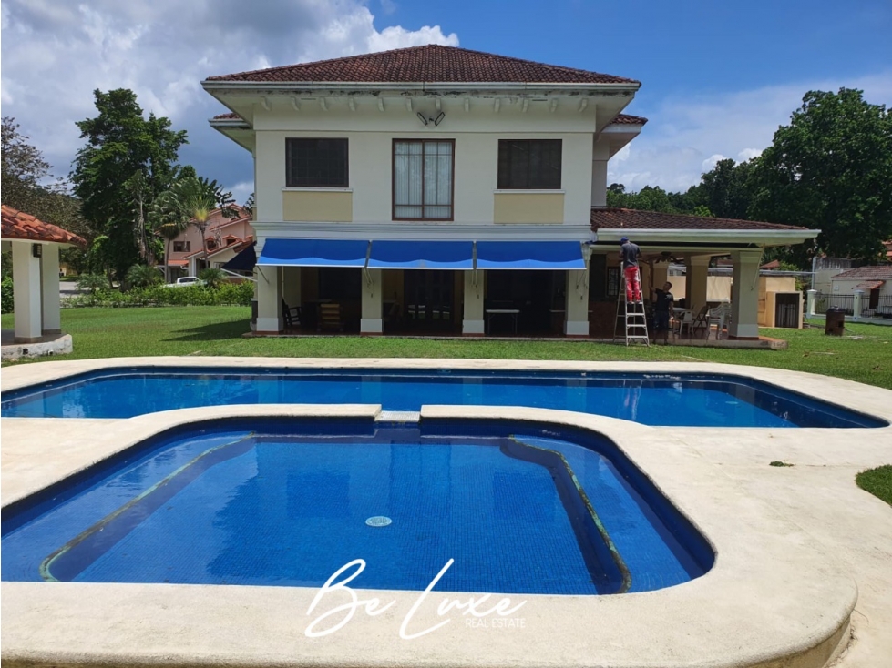 SE VENDE ALQUILA CASA CON PISCINA EN CAMINO DE CRUCES, CLAYTON (5)