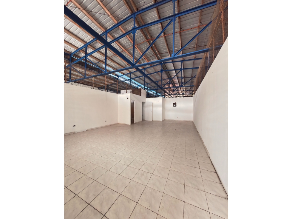 VENTA PROPIEDAD COMERCIAL CON GALERA EN VÍA PRINCIPAL JUAN DÍAZ (11) — foto 2