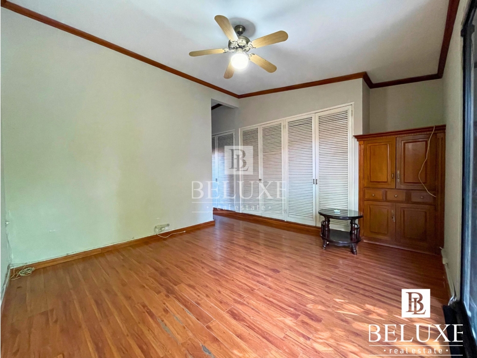 VENTA CASA GRANDE DE 3 APARTAMENTOS EN LA CRESTA (4) — foto 4