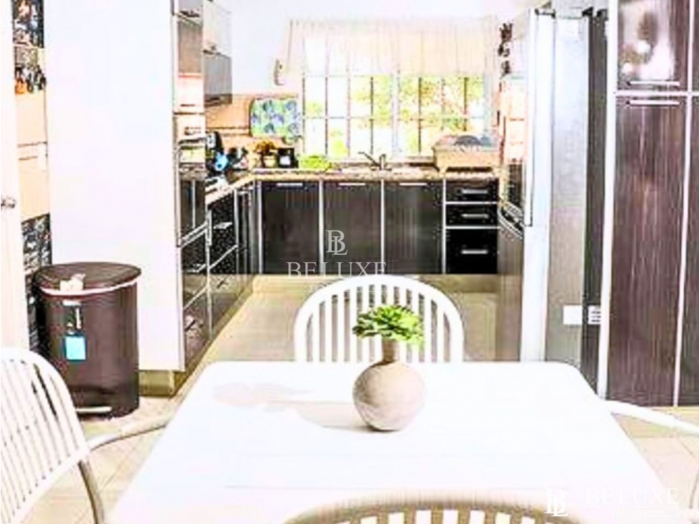 VENDO CASA DE ESQUINA CON PISCINA EN ALTOS DE PANAMA (6) — foto 3