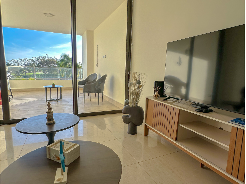 VENTA DE APARTAMENTO DE PLAYA AMOBLADO EN CASAMAR, PH PERLAMAR (26P)
