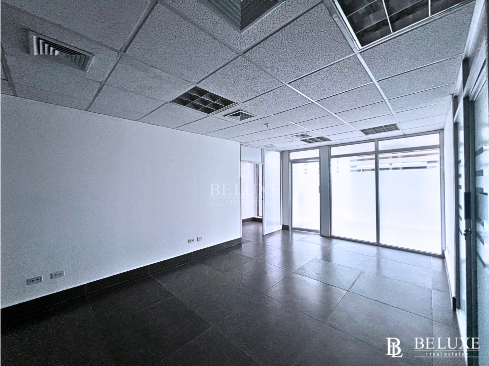 VENTA/ ALQUILER DE OFICINA LISTA PARA OCUPAR EN OBARRIO, PH TWIST (5)