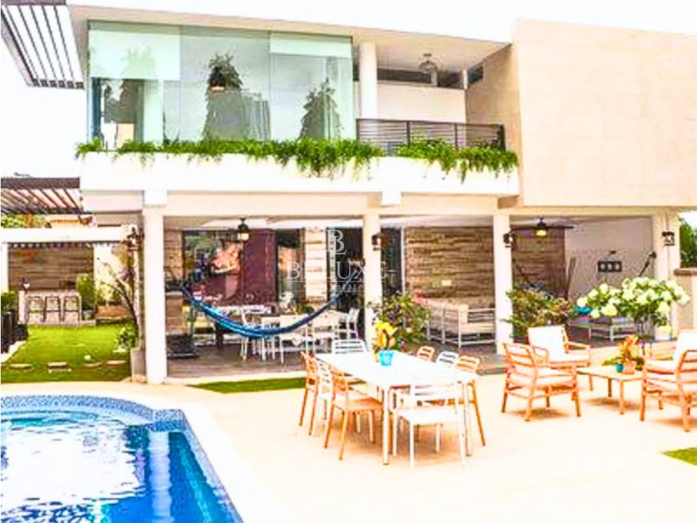 VENDO CASA DE ESQUINA CON PISCINA EN ALTOS DE PANAMA (6) — foto 2