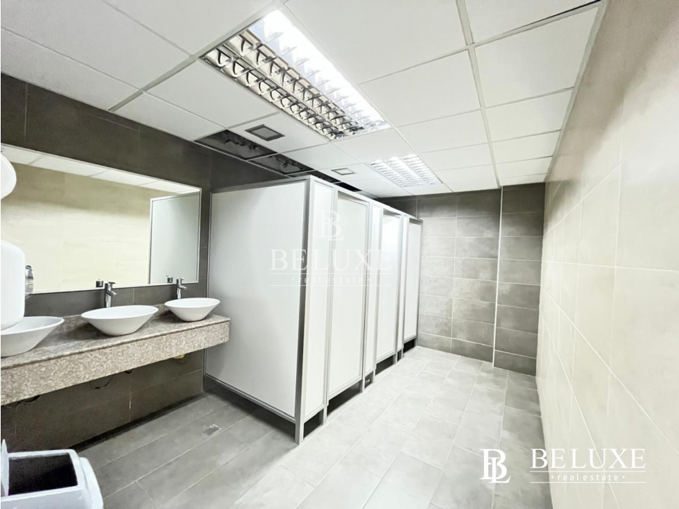 ALQUILER DE OFICINA/ LOCAL LISTO PARA OCUPAR EN PB, CALLE 50 (8) — foto 4