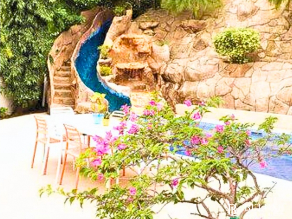 VENDO CASA DE ESQUINA CON PISCINA EN ALTOS DE PANAMA (6)