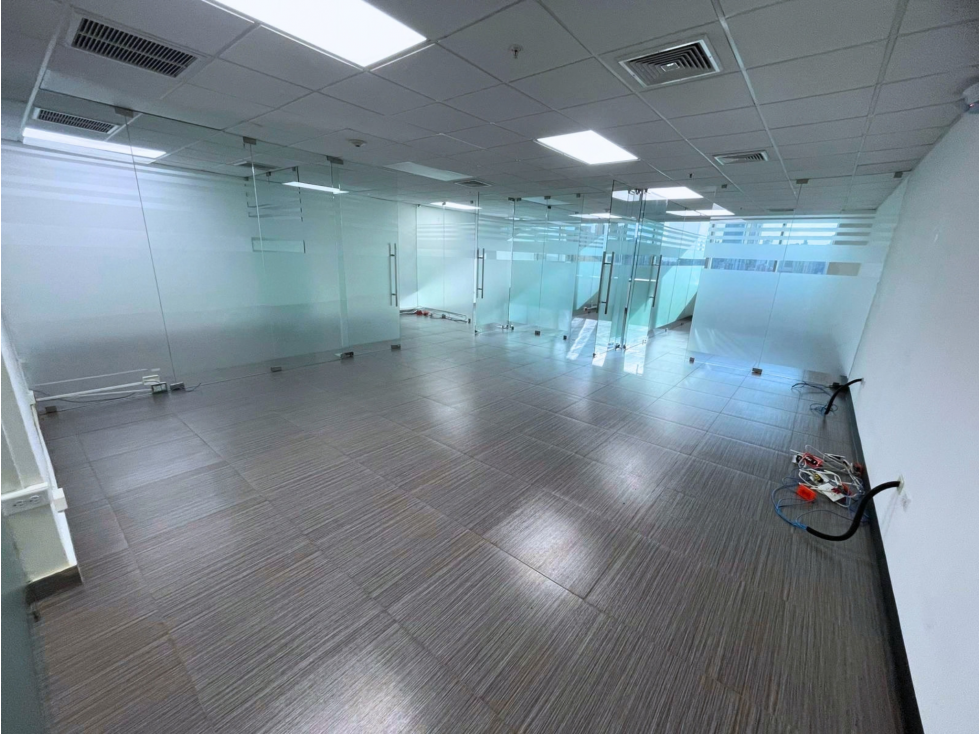 VENTA DE OFICINA COMERCIAL EN TORRE LAS AMÉRICAS, PUNTA PACIFICA (8) — foto 2