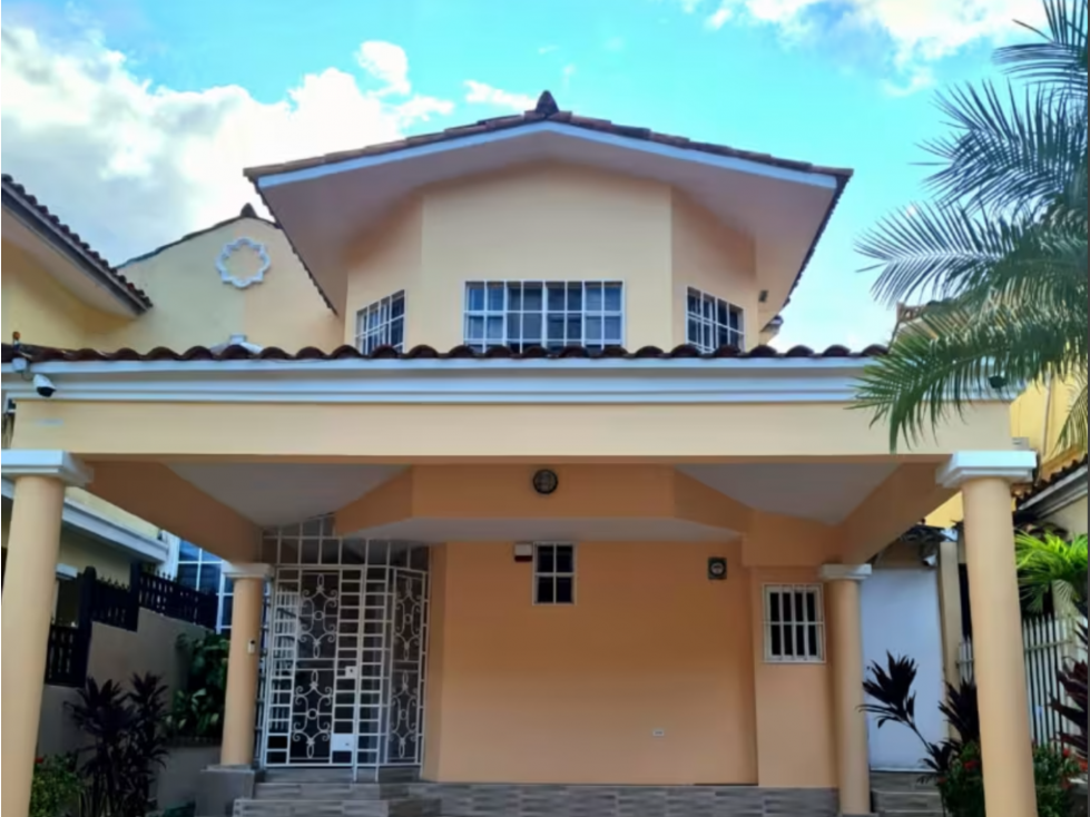 VENTA CASA REMODELADA EN ALBROOK (13)