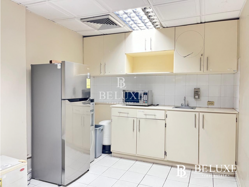 ALQUILER DE OFICINA/ LOCAL LISTO PARA OCUPAR EN PB, CALLE 50 (8) — foto 3