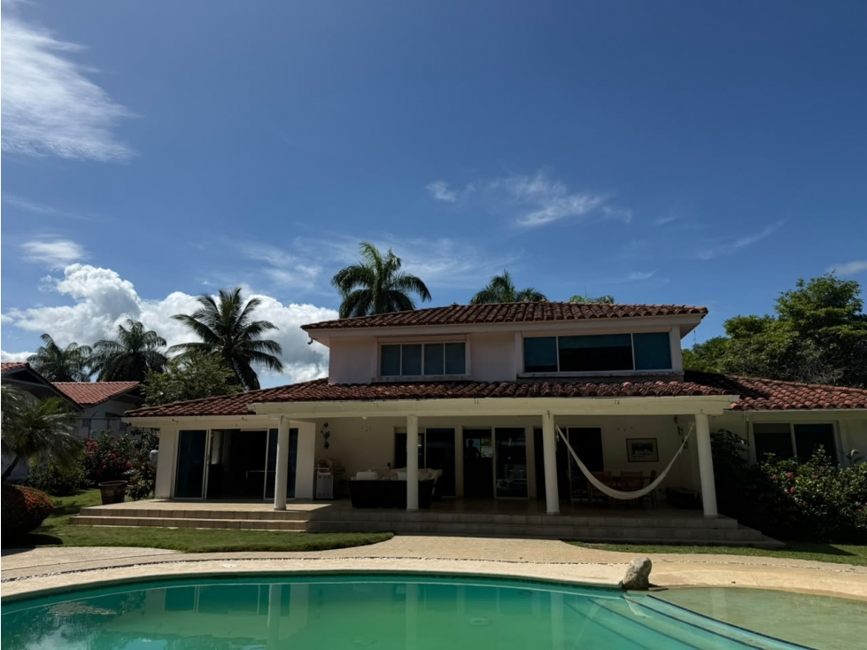 VENTA DE CASA CON PISCINA EN CORONADO GOLF CLUB (13)