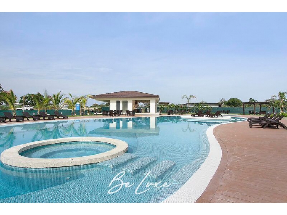 VENTA DE APARTAMENTO DE PLAYA AMOBLADO EN CASAMAR, PH PERLAMAR (P)