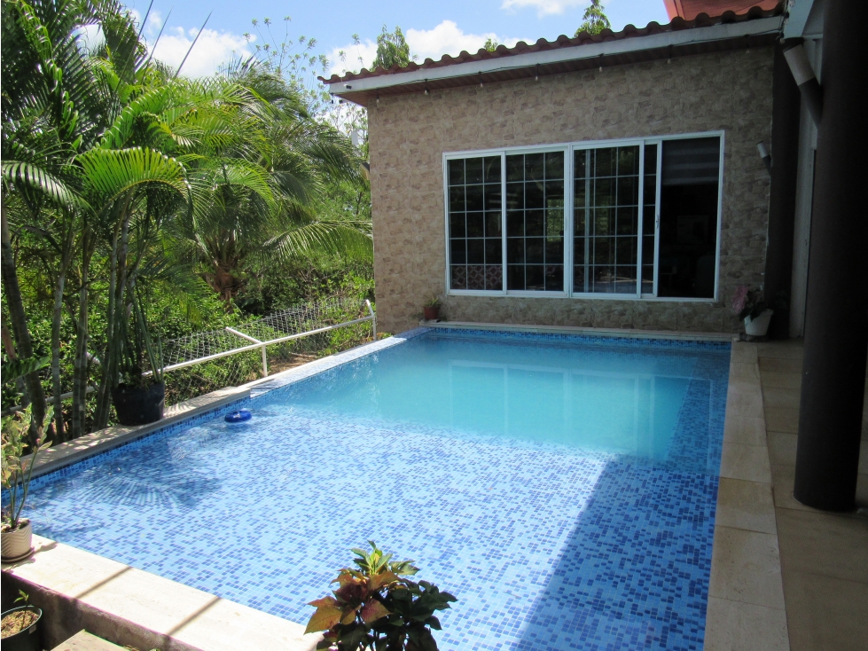 VENTA DE CASA CON PISCINA Y TERRENO EN LAS UVAS SAN CARLOS (13)