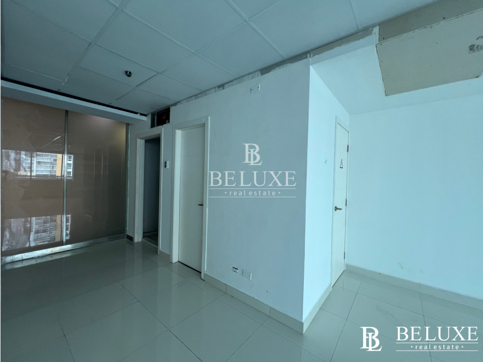 ALQUILER DE OFICINA LISTA PARA OCUPAR EN VIA BRASIL, STREET MALL (P) — foto 4