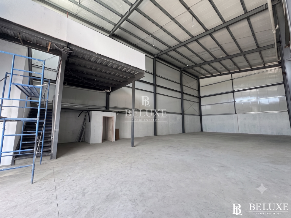 ALQUILER GALERA / BODEGA EN PARQUE LEFEVRE (20)
