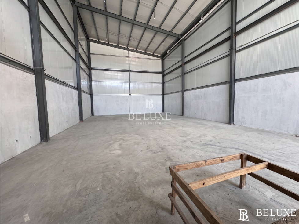 ALQUILER GALERA / BODEGA EN PARQUE LEFEVRE (20) — foto 4