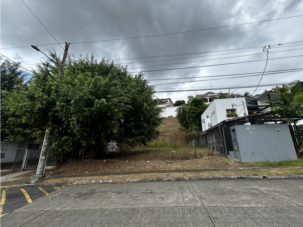 VENDO TERRENO EN ALTOS DE PANAMA VIA PRINCIPAL
