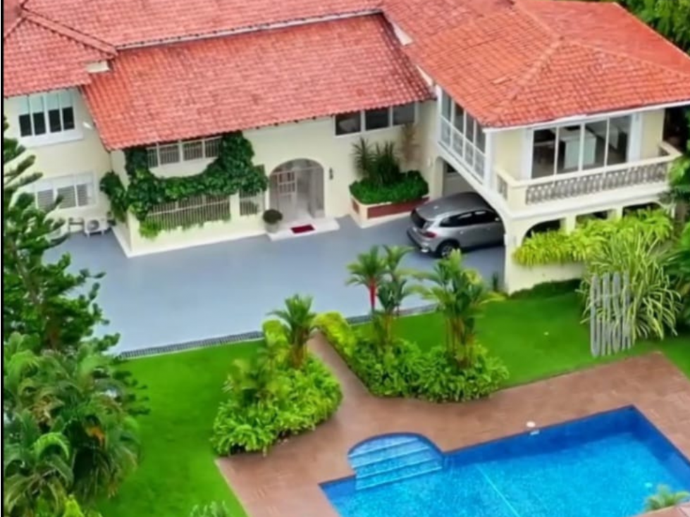 VENTA DE CASA CON PISCINA EN ALTOS DEL GOLF (13)