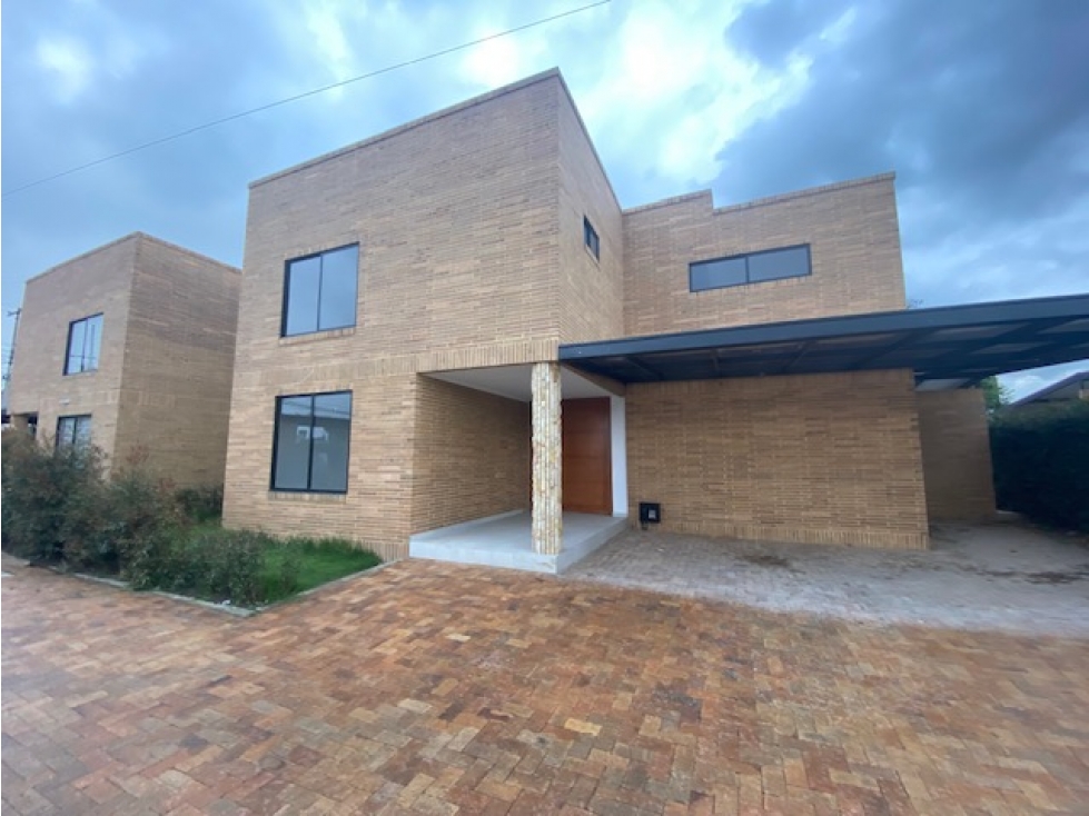 Vendo Casa campestre para estrenar en conjunto Cerrado con club house