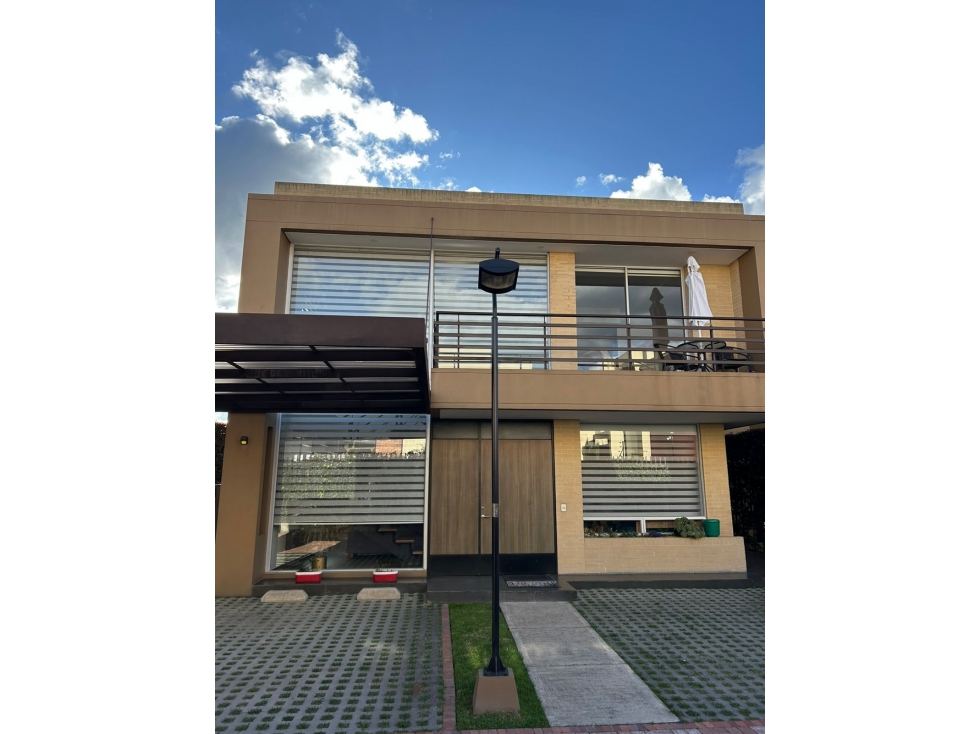 Vendo casa en Cajicá club House y área de jardín
