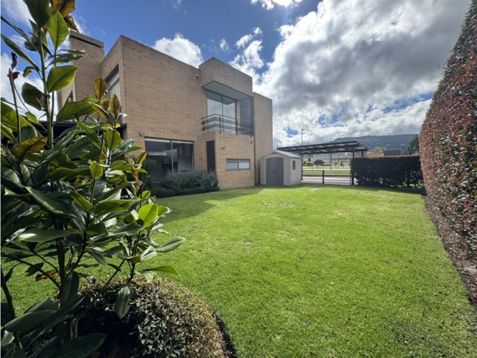 Vendo casa esquinera en la milla de oro lote amplio — foto 3