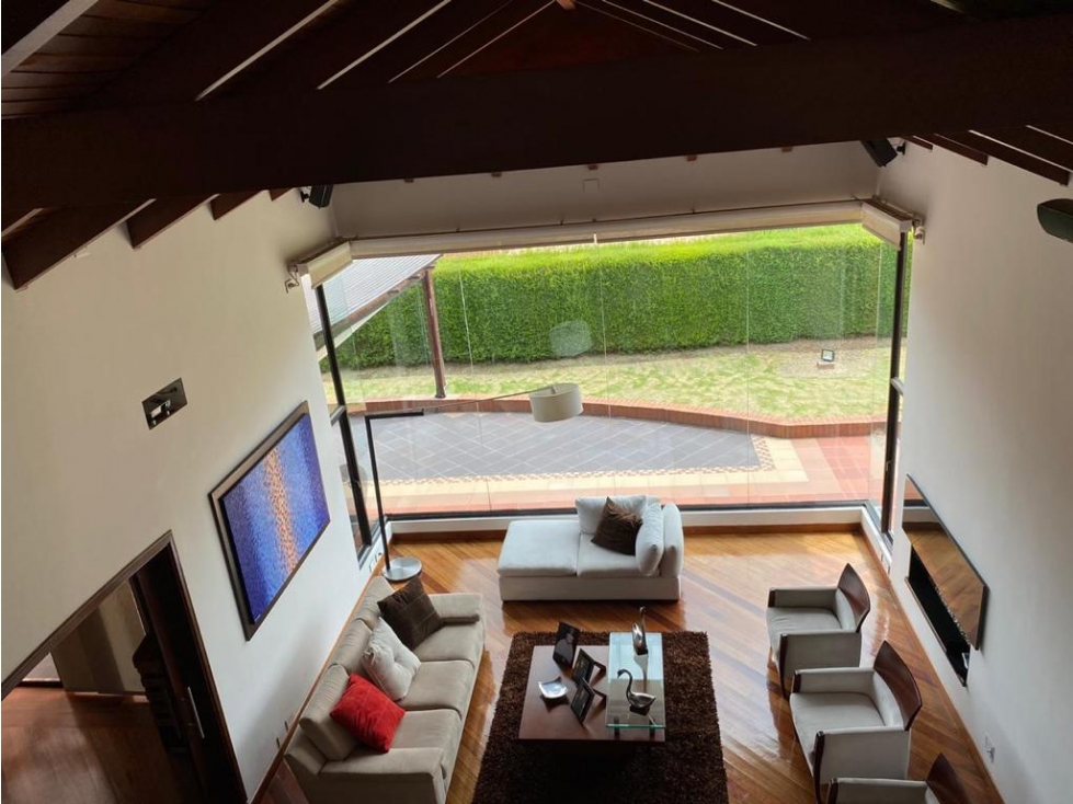 Vendo casa en Hacienda San Simón con excelentes espacios