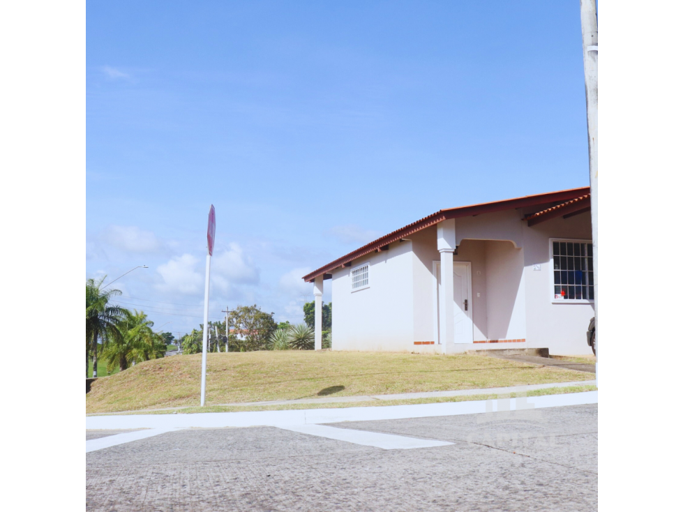 CASA ESQUINA EN VENTA BRISAS DEL GOLF - ARRAIJAN