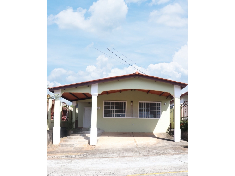 CASA EN VENTA - BRISAS DEL GOLF ARRAIJÁN