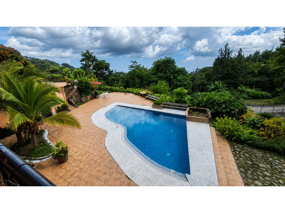SE VENDE CASA CON VISTA A LA CIUDAD EN LAS VISTAS DE CERRO AZUL - 2