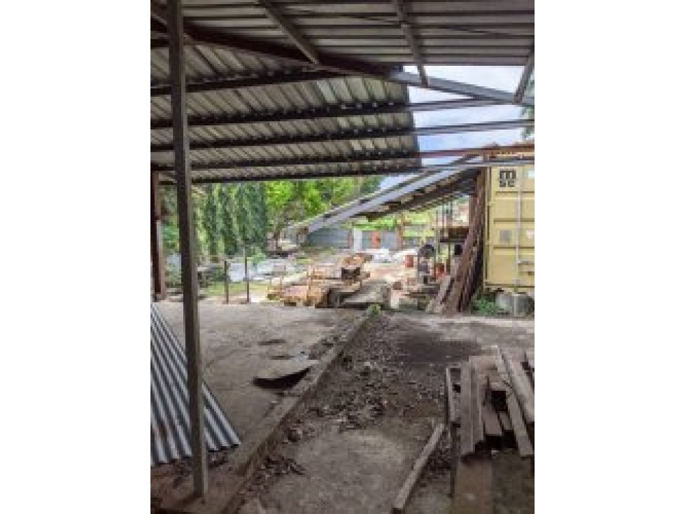 SE VENDE TERRENO DE 1000 METROS CON GALPÓN CERCADO EN PEDREGAL