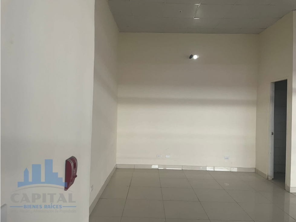 SE ALQUILAN LOCALES COMERCIALES EN LA 24 DE DICIEMBRE — foto 2