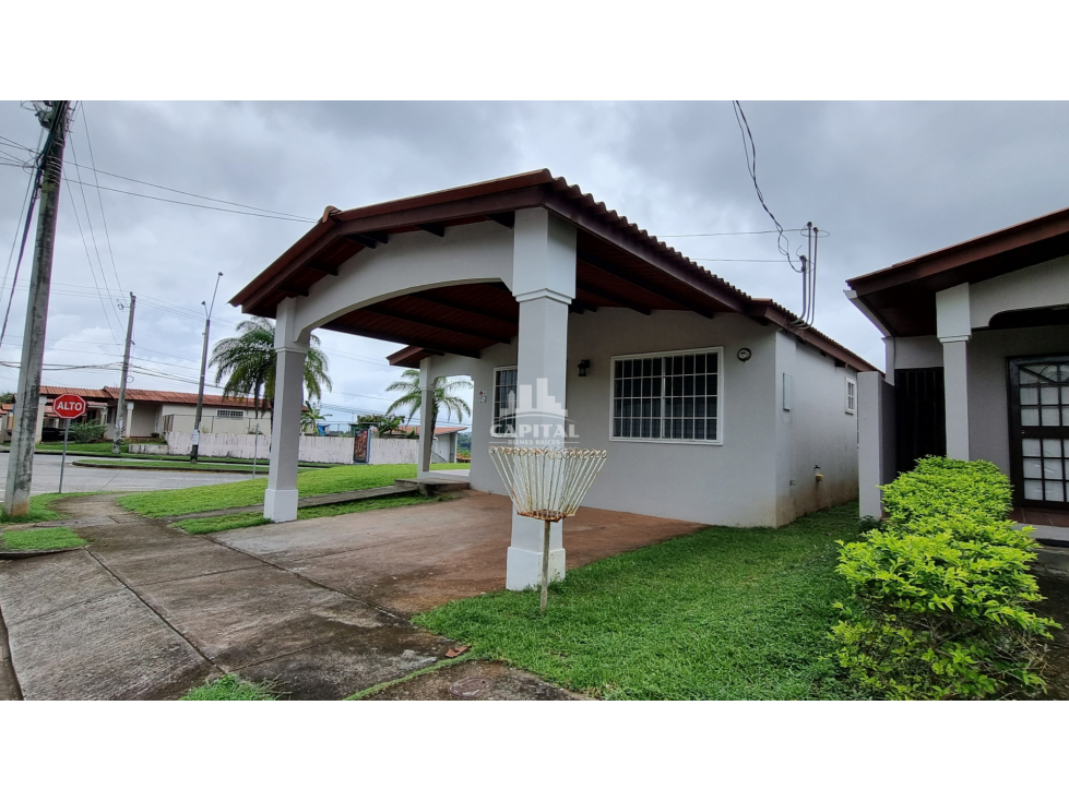 CASA EN ESQUINA EN BRISAS DEL GOLF ARRAIJÁN