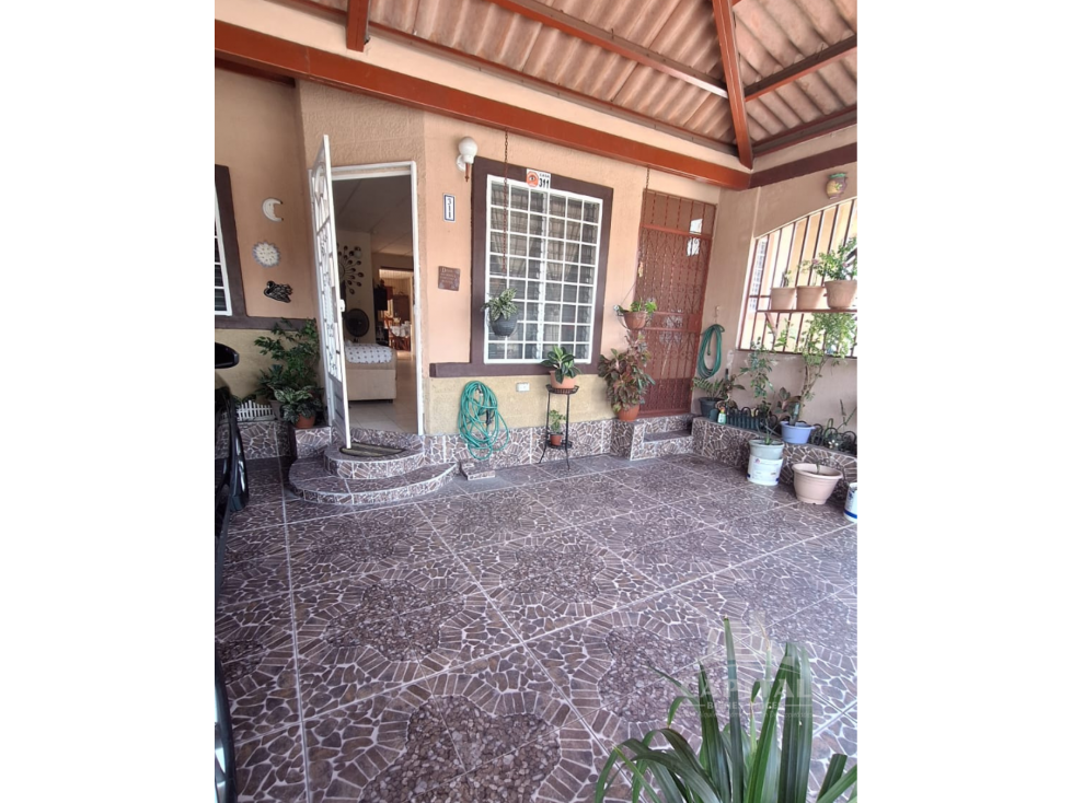 CASA EN VENTA - LAS CUMBRES NORTE