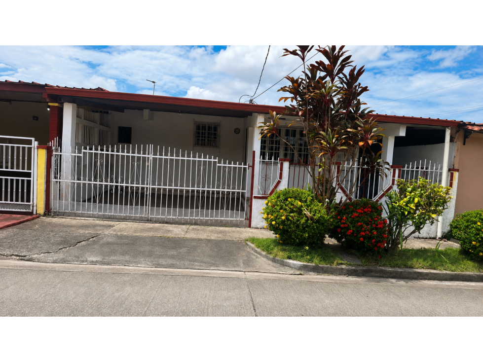 SE VENDE CASA EN ALTOS DE LA PULIDA - VILLA LUCRE