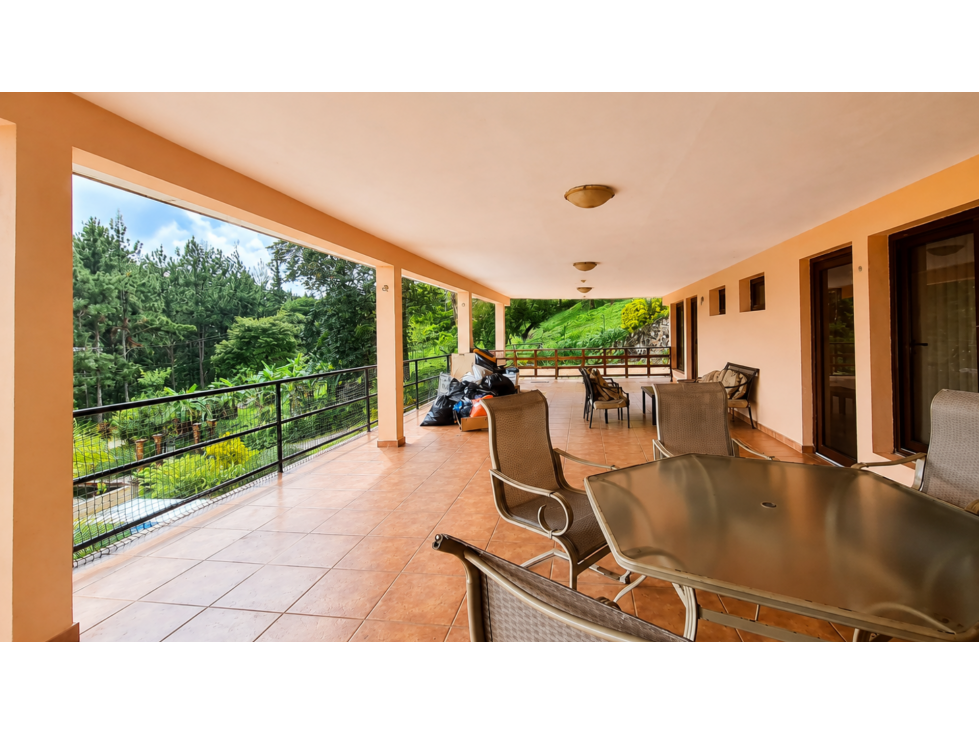SE VENDE CASA CON VISTA A LA CIUDAD EN LAS VISTAS DE CERRO AZUL - 1